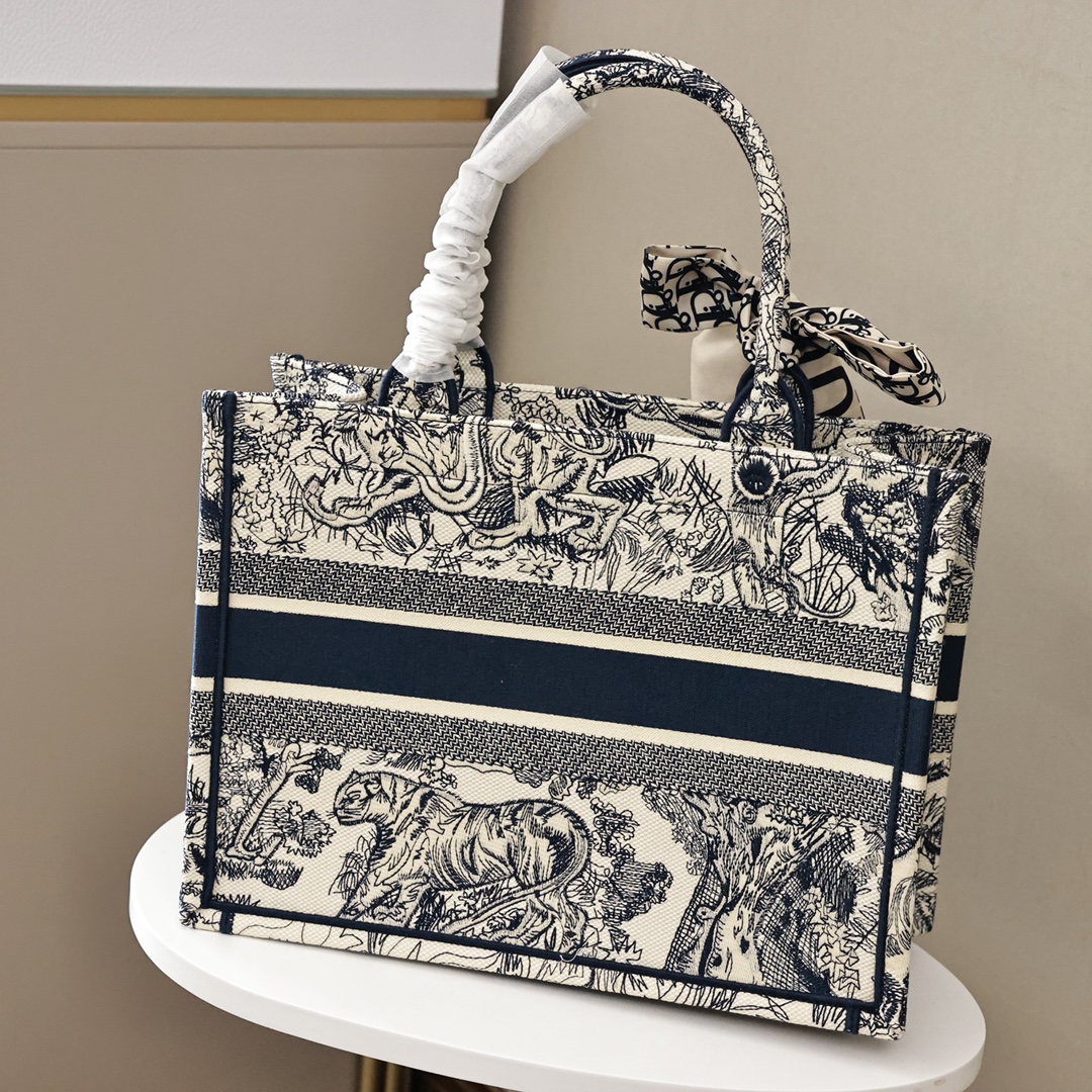 D10r Book Tote