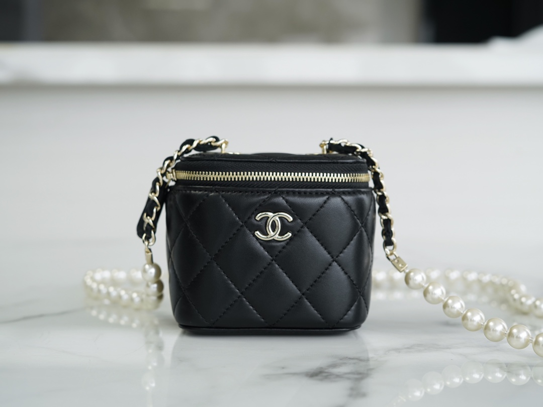 Ch**el bag(11x8.5x7cm)