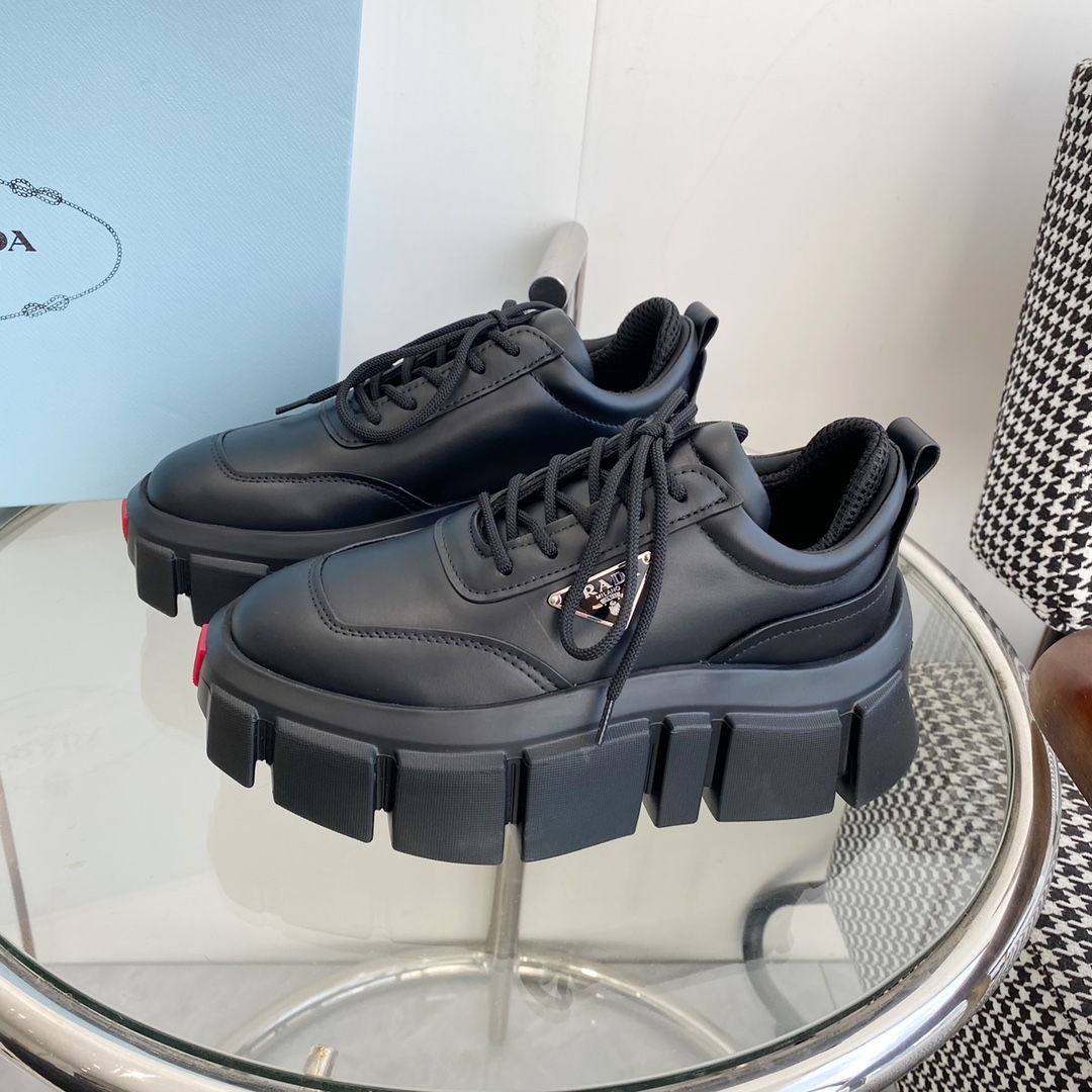Pra*a Sneakers