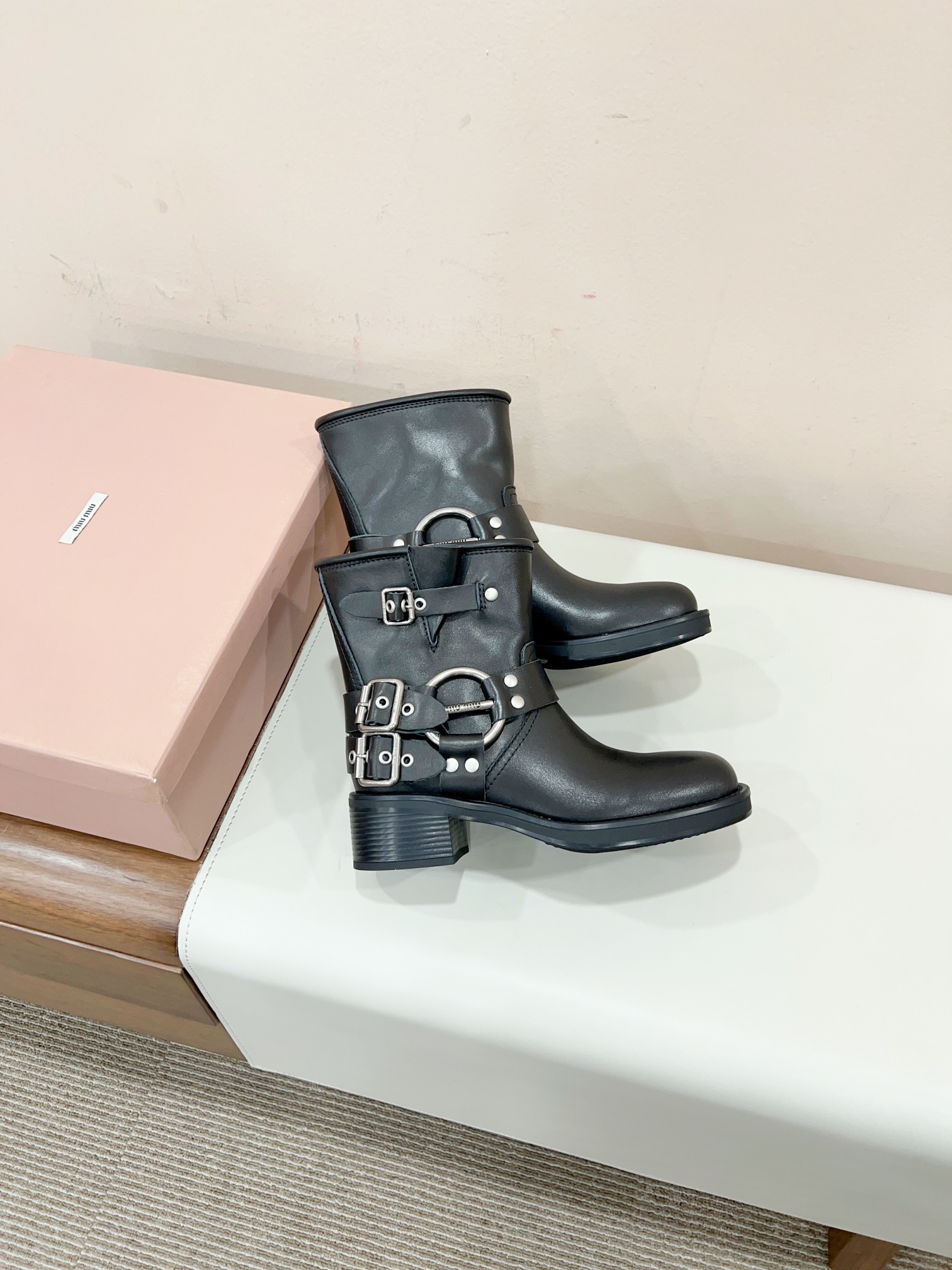 M1um1u Boots