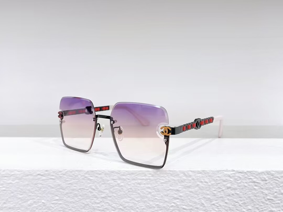 Ch**el sunglasses